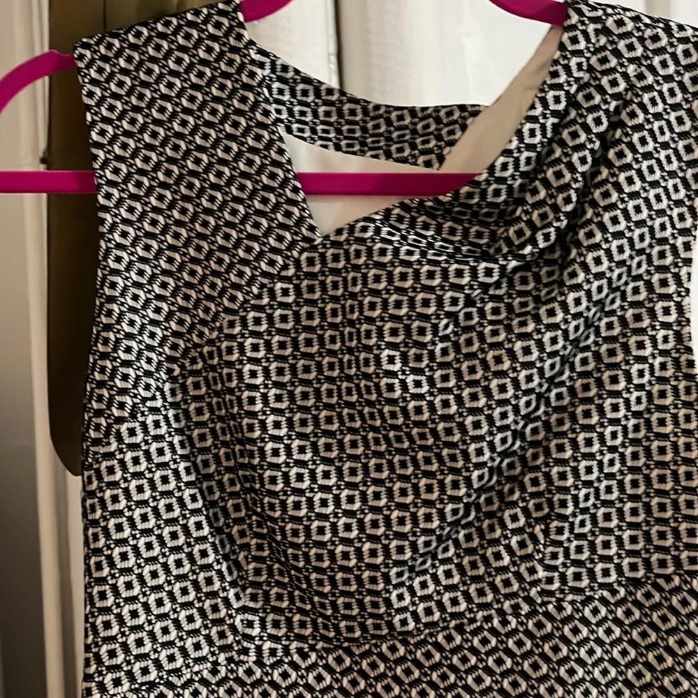 Beautifully tailored black and white Reiss work dress. Size 0.